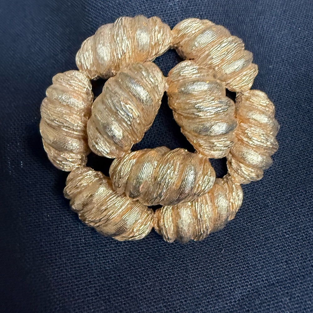 Vintage Signed Lisner Gold Textured Brooch